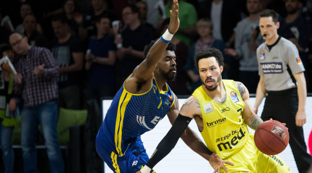 具侵略性的 具侵略性的