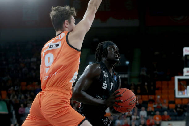 C罗续约谈 C罗续约谈